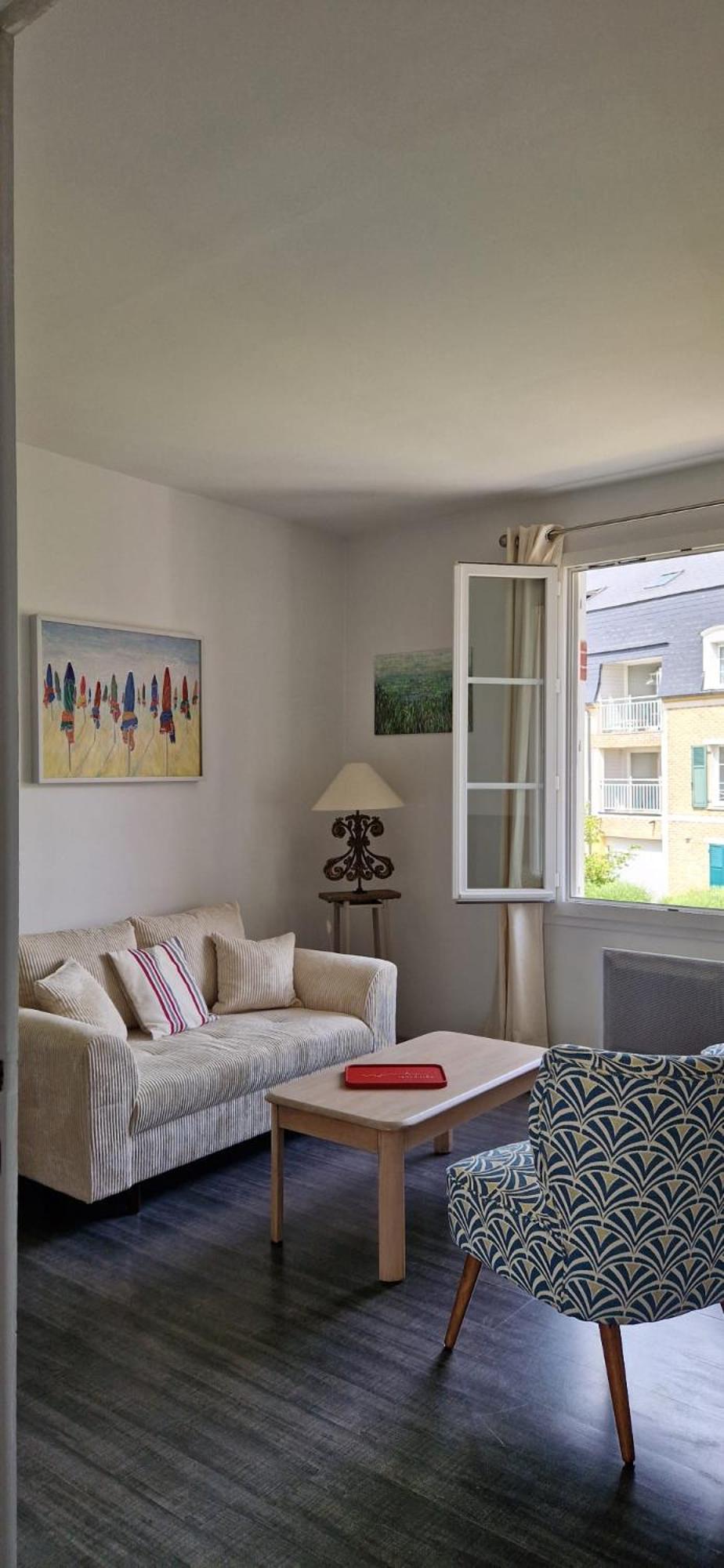 Bel Appartement, 2 Chambres, Parking, Proximite Et Centre *